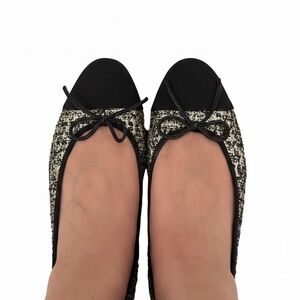 Elegant Black and Cream Women's Ballet Flats